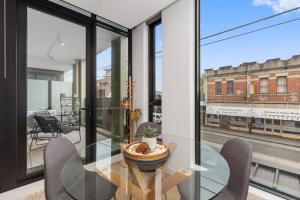 Bright and Modern 1BR Apt with Balcony and Car Park