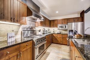 Remodeled 3BR Condo in Bachelor Gulch - Ski in out condo