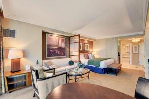 MGM Studio Suite with POOL VIEW Tower 1