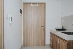 Nice and Homey Studio at Bintaro Embarcadero Apartment By Travelio