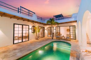 Villa Aurelia - 2 Bedrooms Rooftop Villa in Canggu