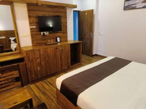 Hotel kasauli view café restaurant open terrace mountain view