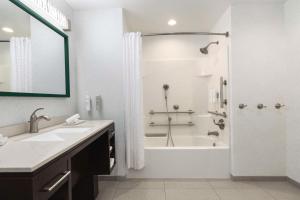 King Studio - Mobility and Hearing Access/Non-Smoking room in Home2Suites by Hilton Florence