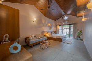 SaffronStays Skyfall - 4BR boho-chic villa with pool, jacuzzi, game room & stunning hill views near Table Land, Panchgani