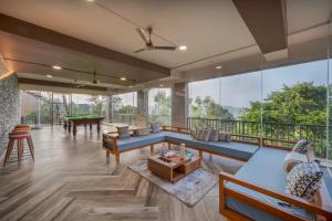 SaffronStays Skyfall - 4BR boho-chic villa with pool, jacuzzi, game room & stunning hill views near Table Land, Panchgani