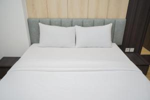 Comfy 1BR Apartment with Motorized Standing Desk at Branz BSD City By Travelio