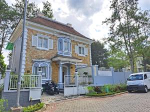 Villa puncak bogor di kota bunga ada kolam pribadi