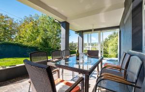 3 Bedroom Nice Home In Vurnovec 
