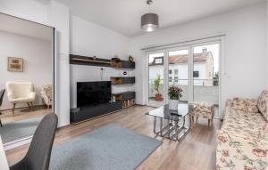 1 Bedroom Stunning Apartment In Dramalj 