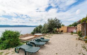 Awesome Home In Nerezisca With Wifi