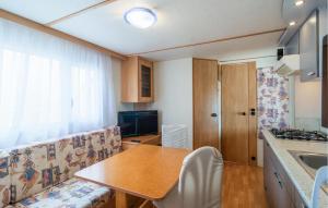 Awesome Home In Nerezisca With Wifi