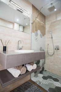 Luxury and Cozy Apartment with lots of Sun