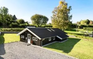 5 Bedroom Cozy Home In Hejls - Hejlsminde
