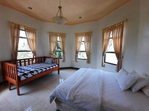 Villa puncak bogor di kota bunga 5 kamar ada kolam