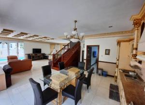 Villa puncak bogor di kota bunga 5 kamar ada kolam