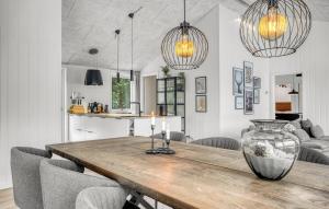 Amazing Home In Væggerløse With Sauna