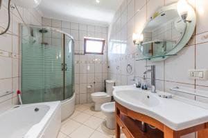 Authentic Lake View Apartment