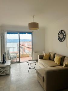 T2 vue mer à 8 min du centre ville dAjaccio et 1 min des plages