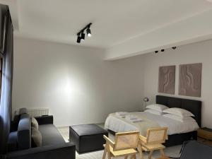 Oikia Apozari MIKROS FILIPPOS