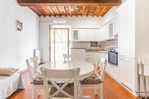GuestHost - Cozy apartment with parking in Lucca