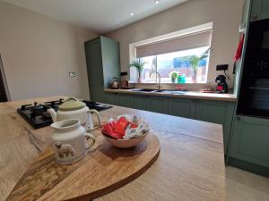 Stylish and Modern 7 Bedroom house near Brecon Beacons