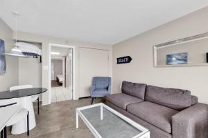 11-th Floor Oceanfront Beach Resort with Private Balcony