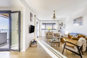 A&N Terrace Coast Apartment with Pool & Parking