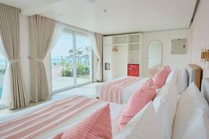 Alesea Tammocalao La Beachfront Villa - Jacuzzi, Two Pools