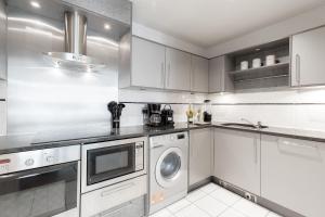 BEST THAMES VIEWS in TOWN! LARGE LUXXE NOMAD DESIGN FAMILY HOMES المساحة والأناقة تلتقي مع الراحة العربية