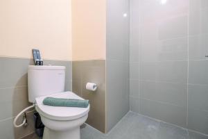 Elegant and Comfort Studio Kebayoran Icon Apartment By Travelio