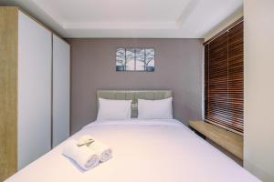 Elegant and Comfort Studio Kebayoran Icon Apartment By Travelio