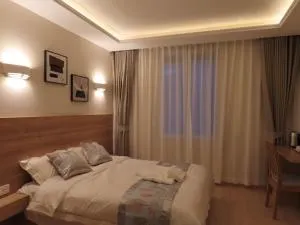 Chambre avec grand lit et salle de bain privative pour 2 personnes - نوازي-لو-سيك