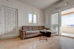 Spacious apartment near the Sea