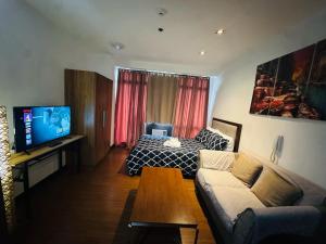 Makati City Studio with Balcony Near Bgc And Airport