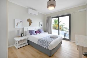 Luxurious Camps Bay Escape Pool, Garden & Spectacular Views