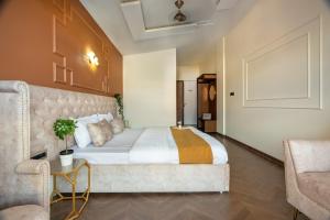 Luxurious Harmony Villa with Large Pool by 23 Villa Stay