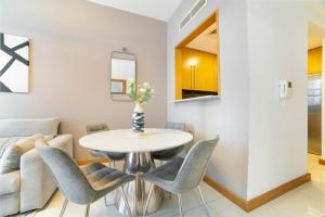 Vacay Lettings - Iris blue spectacular Marina view Apartment