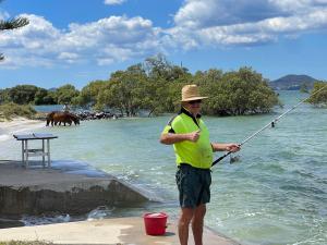 ABSOLUTE BEACHFRONT Port Stephens - Pindimar Beach House