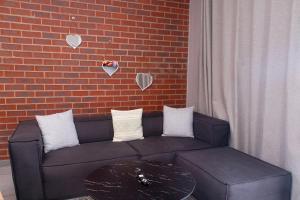 11 Elizabeth Place - Beautiful and spacious self catering 2 bedroom unit next to Kyalami Racetrack with free WiFi swimming pool gym and restaurant Perfect for a small family in Midrand Waterfall