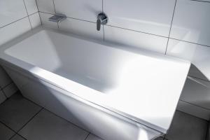 11 Elizabeth Place - Beautiful and spacious self catering 2 bedroom unit next to Kyalami Racetrack with free WiFi swimming pool gym and restaurant Perfect for a small family in Midrand Waterfall