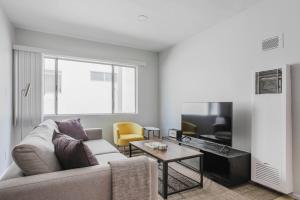 Blueground Brentwood parking wd ac LAX-1270