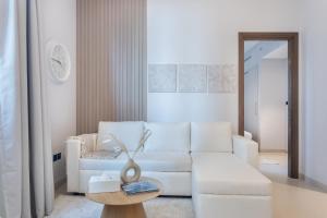 STAY BY LATINEM Luxury 2BR Holiday Home CV A813 near Burj Khalifa
