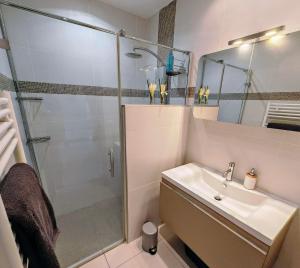 Villas Villa KALLISTE 3 pieces avec vue mer sur les hauteurs de Propriano : photos des chambres