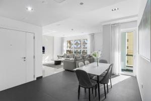 Sea View apt in JBR - 2 BR in front of the beach