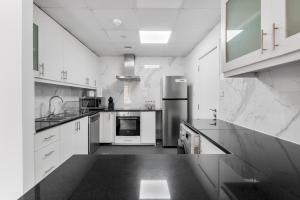 Sea View apt in JBR - 2 BR in front of the beach