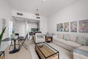 Unique 1 BHK Near To Metro