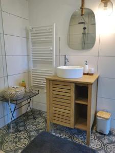 Maisons de vacances Ty Bleiz, charmante maison en pierre, 3kms plages, Tregastel : photos des chambres