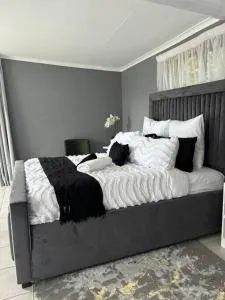 Serene Oasis - Tierpoort