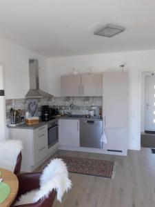 Komfortferienwohnung "Hauptdeck" in Kalifornien 90 m vom Meer mit Wallbox