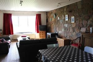 Spacious family house in Haut-Fays, 250 m² with garden